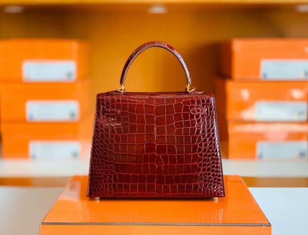 mmexport1672912948984 Hermes Kelly Shiny Alligator ck57 Bordeaux red Gold Hardware 25cm Full Handmade