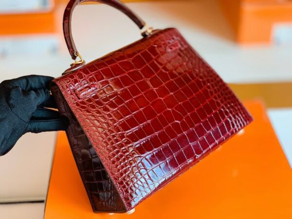 mmexport1672912952672 Hermes Kelly Shiny Alligator ck57 Bordeaux red Gold Hardware 25cm Full Handmade