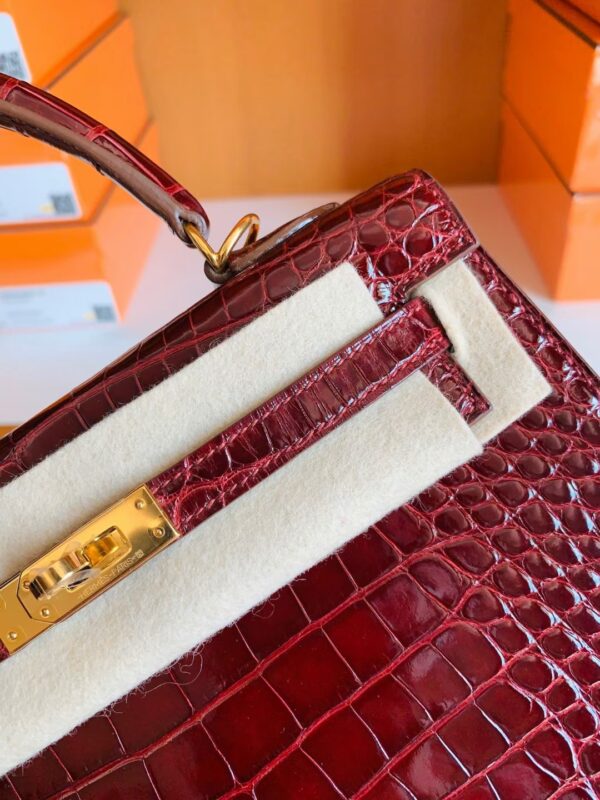 mmexport1672912954390 Hermes Kelly Shiny Alligator ck57 Bordeaux red Gold Hardware 25cm Full Handmade