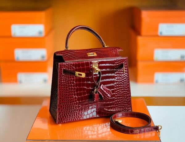 mmexport1672912957870 Hermes Kelly Shiny Alligator ck57 Bordeaux red Gold Hardware 25cm Full Handmade