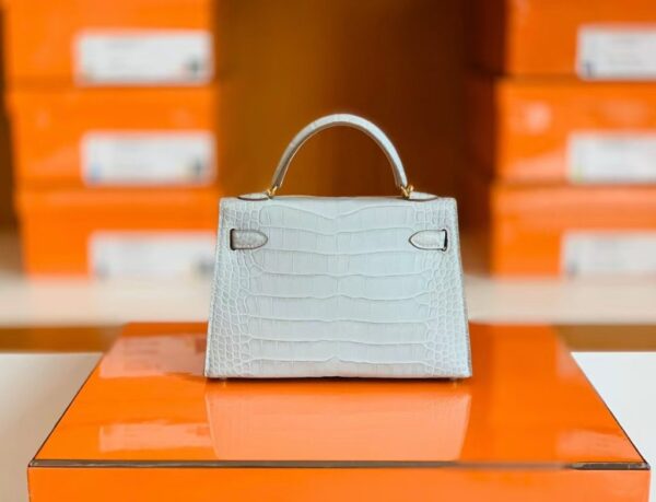mmexport1672913059796-1024x783-1 Hermes Mini Kelly Matte Alligator Pearl grey Gold Hardware 19cm Full Handmade