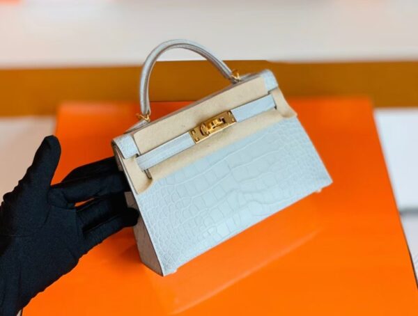 mmexport1672913061287-1024x774-1 Hermes Mini Kelly Matte Alligator Pearl grey Gold Hardware 19cm Full Handmade