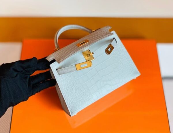 mmexport1672913067449-1024x785-1 Hermes Mini Kelly Matte Alligator Pearl grey Gold Hardware 19cm Full Handmade