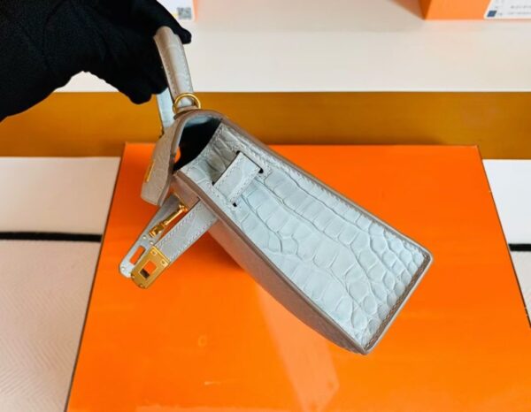 mmexport1672913070659-1024x796-1 Hermes Mini Kelly Matte Alligator Pearl grey Gold Hardware 19cm Full Handmade