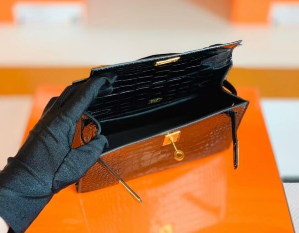 mmexport1672913126708-1024x798-1 Hermes Mini Kelly pochette Shiny Alligator CK89 Black Gold Hardware 22cm Full Handmade