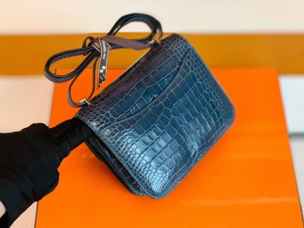 mmexport1672913477366-1024x768-1 Hermes Constance Shiny Alligator crocodile n7 Dark blue Silver Hardware 18cm Full Handmade