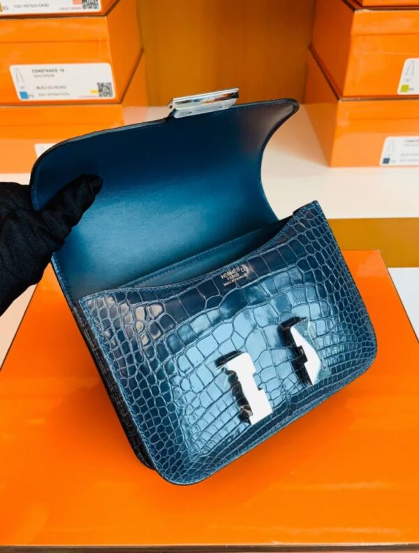 mmexport1672913488914-777x1024-1 Hermes Constance Shiny Alligator crocodile n7 Dark blue Silver Hardware 18cm Full Handmade
