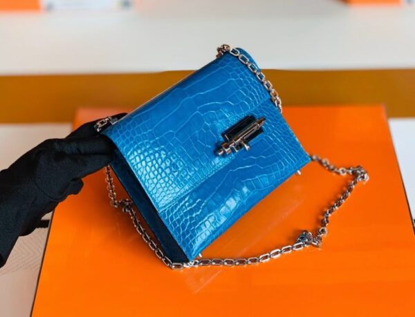 mmexport1672913556615-1024x783-1 Hermes mini Verrou Shiny Alligator 7Q Sea Blue Silver Hardware 17cm Full Handmade