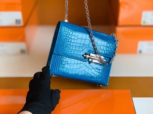 mmexport1672913558105-1024x768-1 Hermes mini Verrou Shiny Alligator 7Q Sea Blue Silver Hardware 17cm Full Handmade