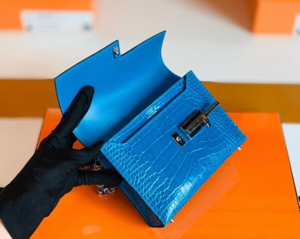 mmexport1672913560856-1024x815-1 Hermes mini Verrou Shiny Alligator 7Q Sea Blue Silver Hardware 17cm Full Handmade