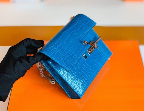 mmexport1672913566744-1024x796-1 Hermes mini Verrou Shiny Alligator 7Q Sea Blue Silver Hardware 17cm Full Handmade