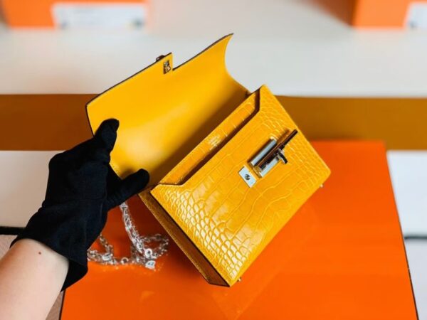mmexport1672913590932-1024x768-1 Hermes mini Verrou Shiny Alligator 9D Amber yellow Silver Hardware 17cm Full Handmade