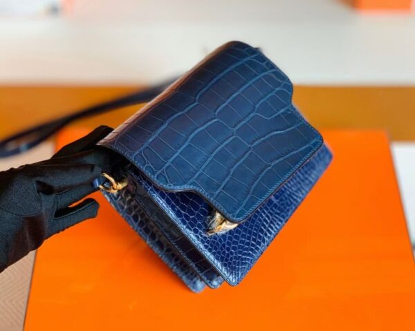 mmexport1672913608949-1024x817-1 Hermes Roulis Shiny Alligator & Matte Alligator Deep blue Gold Hardware 18cm Full Handmade