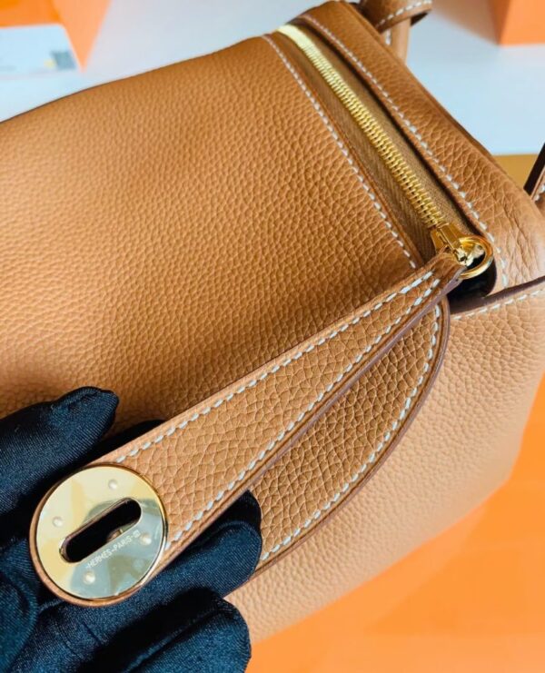 mmexport1673338733910-829x1024-1 Hermes Lindy TC Leather CK37 Golden Brown Gold Hardware 30cm Full Handmade