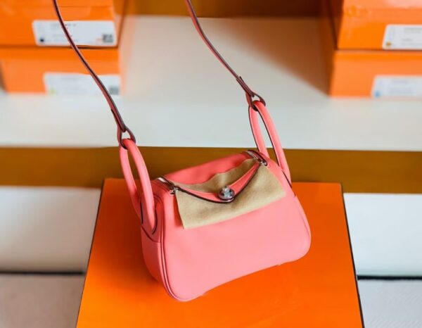 mmexport1673338748713-1024x795-1 Hermes mini Lindy TC Leather 8w lipstick pink Silver Hardware 19cm Full Handmade