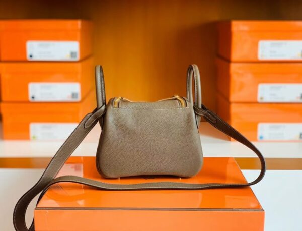 mmexport1673775358621-1024x781-1 Hermes mini Lindy Togo 18 etoupe Gold Hardware 19cm Full Handmade