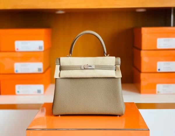 mmexport1675759639362-1024x796-1 Hermes Kelly Togo 18 etoupe grey Silver Hardware 25cm Full Handmade