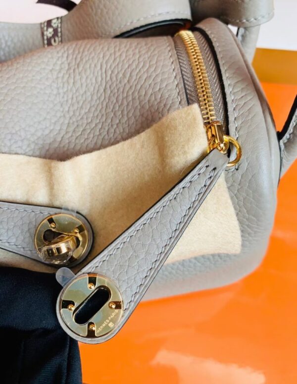 mmexport1675761526730-793x1024-1 Hermes Mini Lindy Togo M8 gris asphalte Gold Hardware 19cm Full Handmade