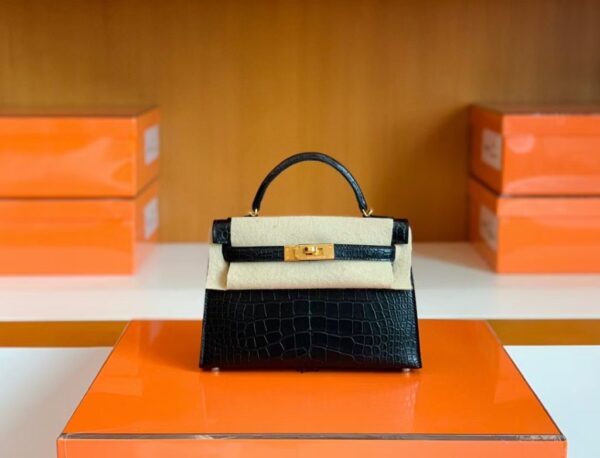 mmexport1676281446863-1024x781-1 Hermes Mini Kelly Sellier Matte Alligator crocodile Black Gold Hardware 19cm Full Handmade