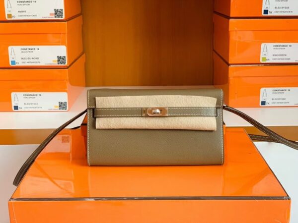 mmexport1676281591029-1024x768-1 Hermes Kelly to go Woc Epsom Etoupe Grey Silver Hardware 20cm Full Handmade