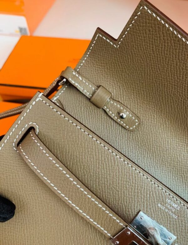 mmexport1676281596748-783x1024-1 Hermes Kelly to go Woc Epsom Etoupe Grey Silver Hardware 20cm Full Handmade