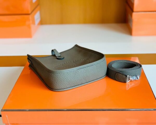 mmexport1677126342849-1024x817-1 Hermes Mini Evelyne Togo 8F tinware grey Silver Hardware 16cm Full Handmade
