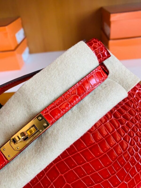mmexport1677127405585-768x1024-1 Hermes Mini Kelly pochette Shiny Porosus crocodile Ferrari red Gold Hardware 22cm Full Handmade