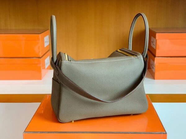 mmexport1678098716683-1024x768-1 Hermes Lindy TC Leather Etoupe Grey Gold Hardware 26cm Full Handmade