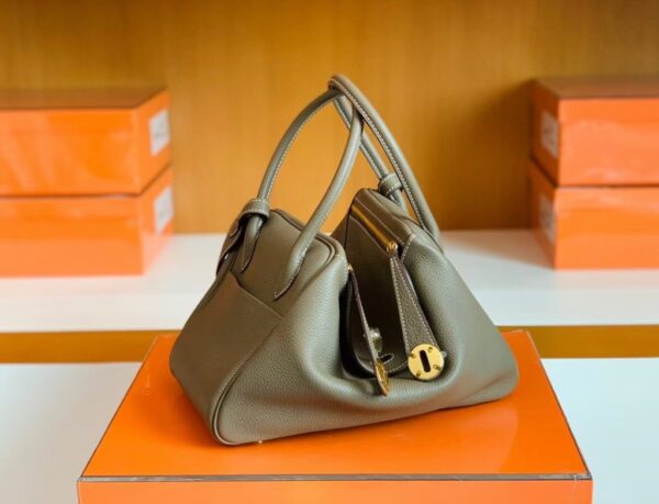 mmexport1678098717983-1024x783-1 Hermes Lindy TC Leather Etoupe Grey Gold Hardware 26cm Full Handmade