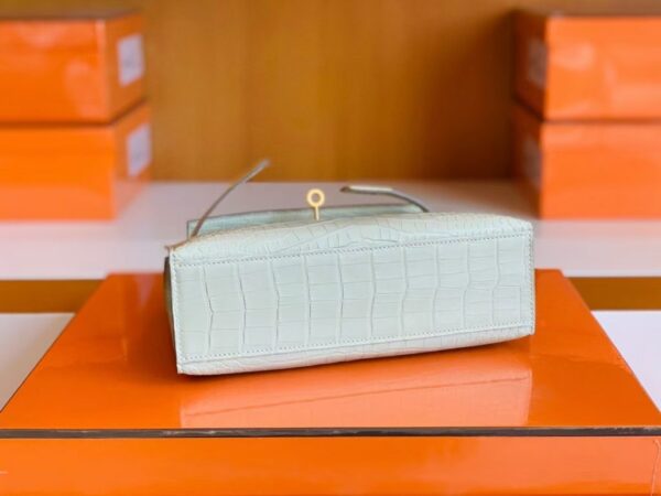 mmexport1679281852360-1024x768-1 Hermes Mini Kelly Pochette Matte alligator crocodile 8L Creamy White Gold Hardware 22cm Full Handmade