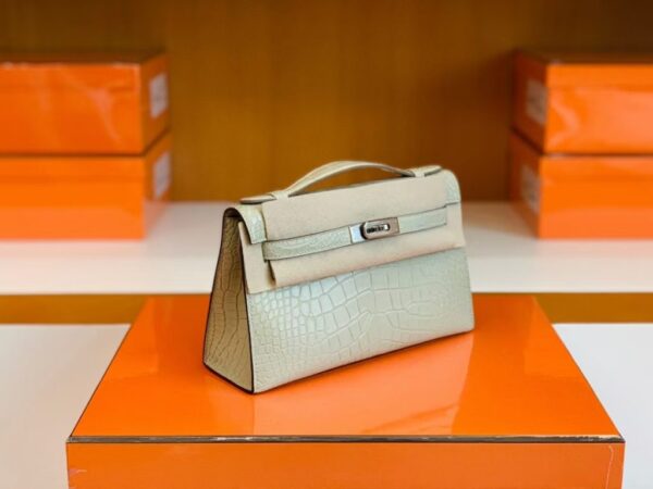 mmexport1679283381964-1024x768-1 Hermes Mini Kelly pochette Matte Alligator Y1 vanilla Silver Hardware 22cm Full Handmade