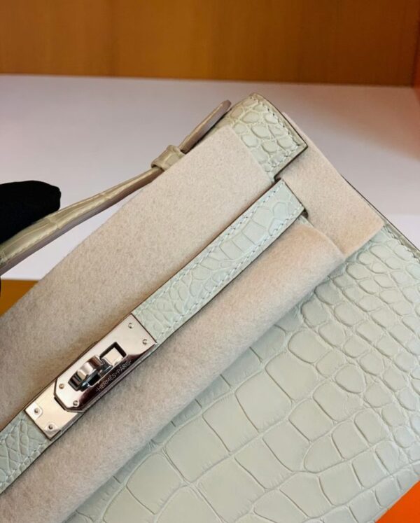 mmexport1679283384946-823x1024-1 Hermes Mini Kelly pochette Matte Alligator Y1 vanilla Silver Hardware 22cm Full Handmade