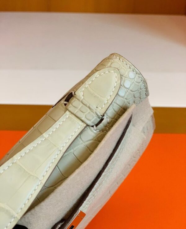 mmexport1679283386338-830x1024-1 Hermes Mini Kelly pochette Matte Alligator Y1 vanilla Silver Hardware 22cm Full Handmade