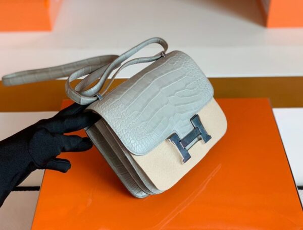 mmexport1679967336666-1024x779-1 Hermes Constance Matte Alligator crocodile Pearl grey Silver Hardware 18cm Full Handmade