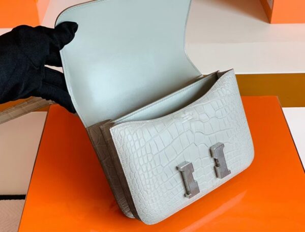 mmexport1679967339544-1024x779-1 Hermes Constance Matte Alligator crocodile Pearl grey Silver Hardware 18cm Full Handmade