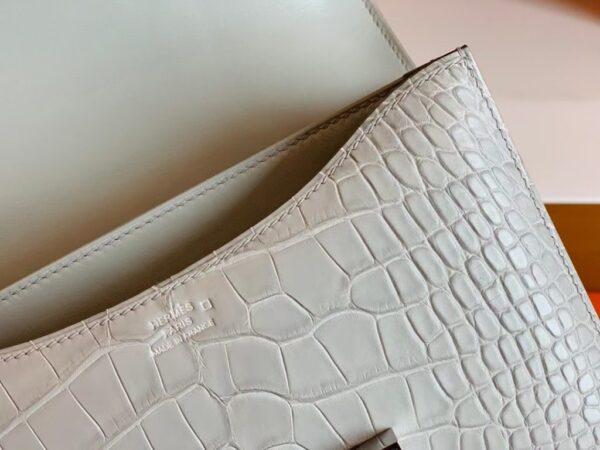 mmexport1679967341033-1024x768-1 Hermes Constance Matte Alligator crocodile Pearl grey Silver Hardware 18cm Full Handmade