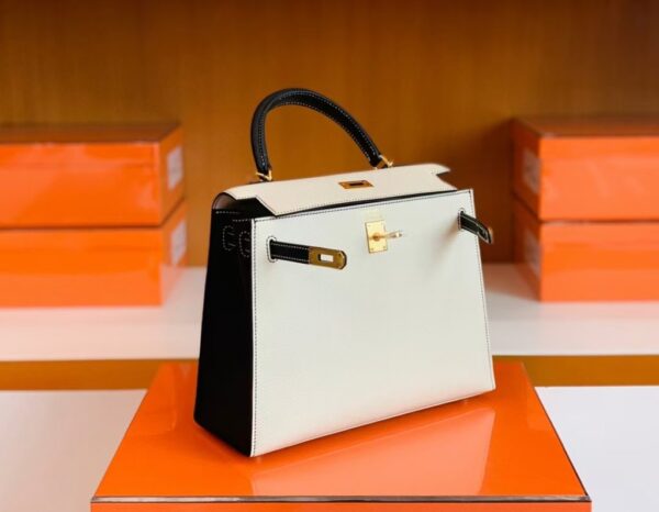 mmexport1681810194030-1024x795-1 Hermes Kelly Epsom Creamy White & Black Gold Hardware 25cm Full Handmade