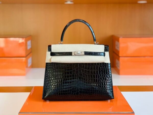 mmexport1681810345340-1024x772-1 Hermes Kelly Shiny Porosus crocodile Black Silver Hardware 25cm Full Handmade