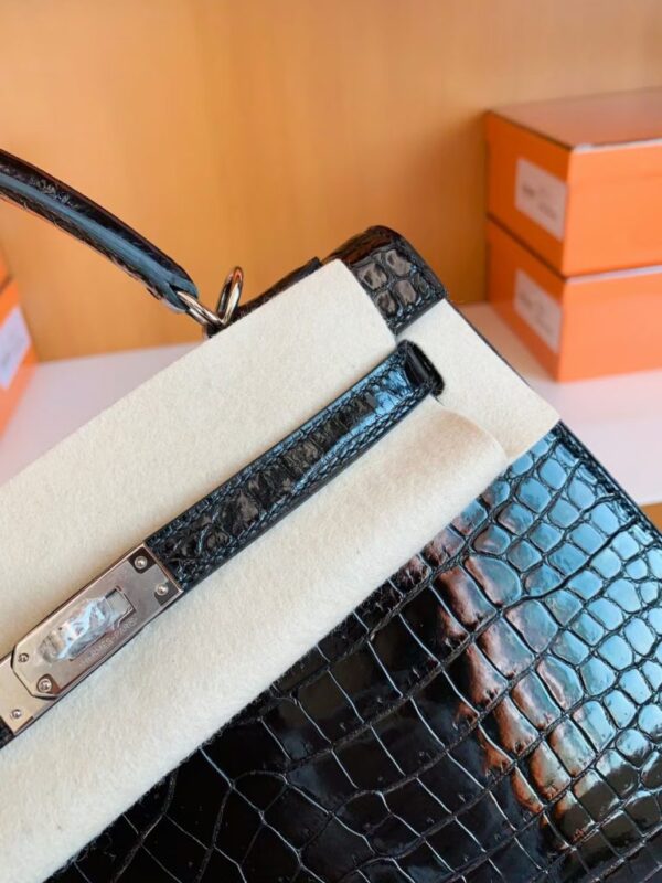 mmexport1681810352662-768x1024-1 Hermes Kelly Shiny Porosus crocodile Black Silver Hardware 25cm Full Handmade