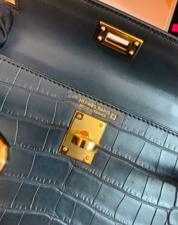 mmexport1683947646621-811x1024-1 Hermes Mini Kelly Matte Alligator ck84 Graphite grey Gold Hardware 19cm Full Handmade