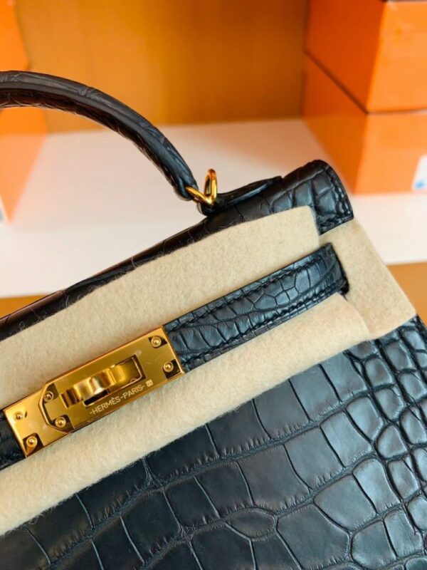 mmexport1683947649201-768x1024-1 Hermes Mini Kelly Matte Alligator ck84 Graphite grey Gold Hardware 19cm Full Handmade