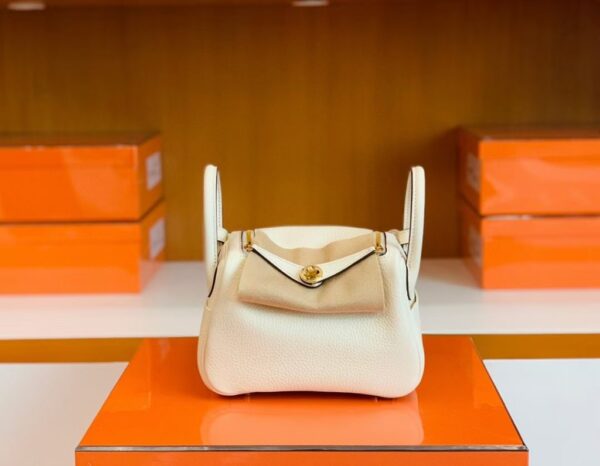 mmexport1688808839040-1024x796-1 Hermes Mini Lindy TC Leather Creamy White Gold Hardware 19cm Full Handmade