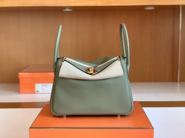 Hermès Lindy Swift q1 Sage green Gold Hardware 26cm Full Handmade