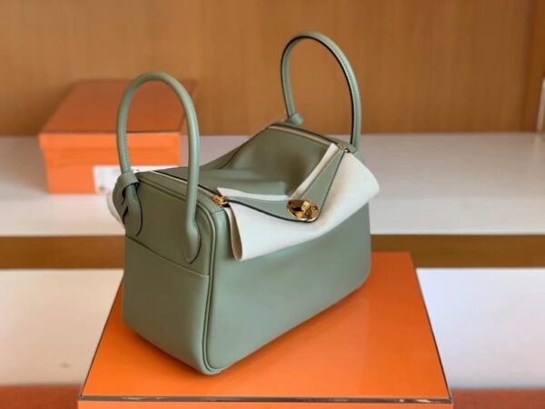 Hermès Lindy Swift q1 Sage green Gold Hardware 26cm Full Handmade