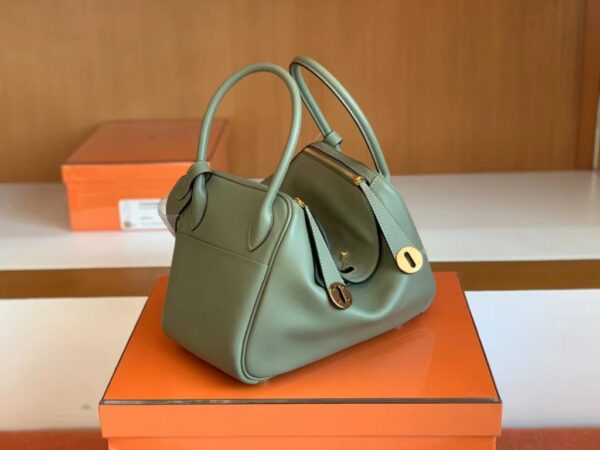 Hermès Lindy Swift q1 Sage green Gold Hardware 26cm Full Handmade