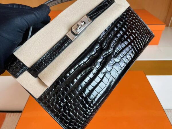 mmexport1705116725049-1024x769-1 Hermès Kelly potteche Shiny crocodile Black Silver Hardware 22cm Full Handmade