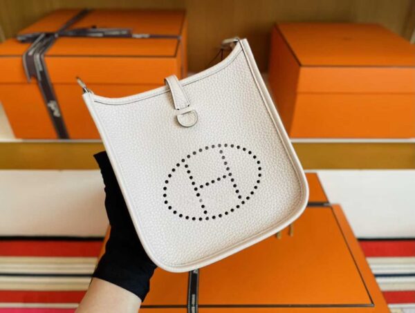 2025-11-04_180745_928-1024x773-1 H Factory Bags Mini Evelyne Togo Leather Cream White Silver Hardware 16cm Full Handmade
