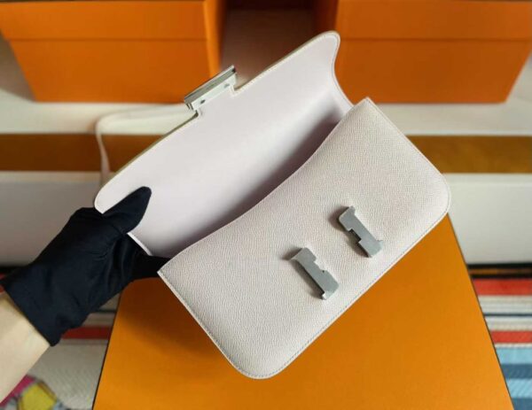 e5beaee4bfa1e59bbee78987_2025-10-11_100244_012-1024x790-1 H Factory Bags Constance To go Epsom Leather Light Sakura Pink Silver Hardware 21cm Full Handmade